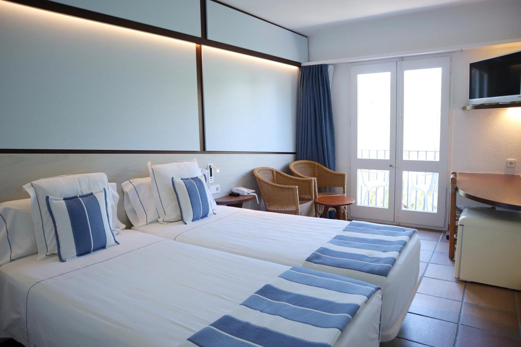 Deluxe Double Room with Balcony,1601691033:JPEG