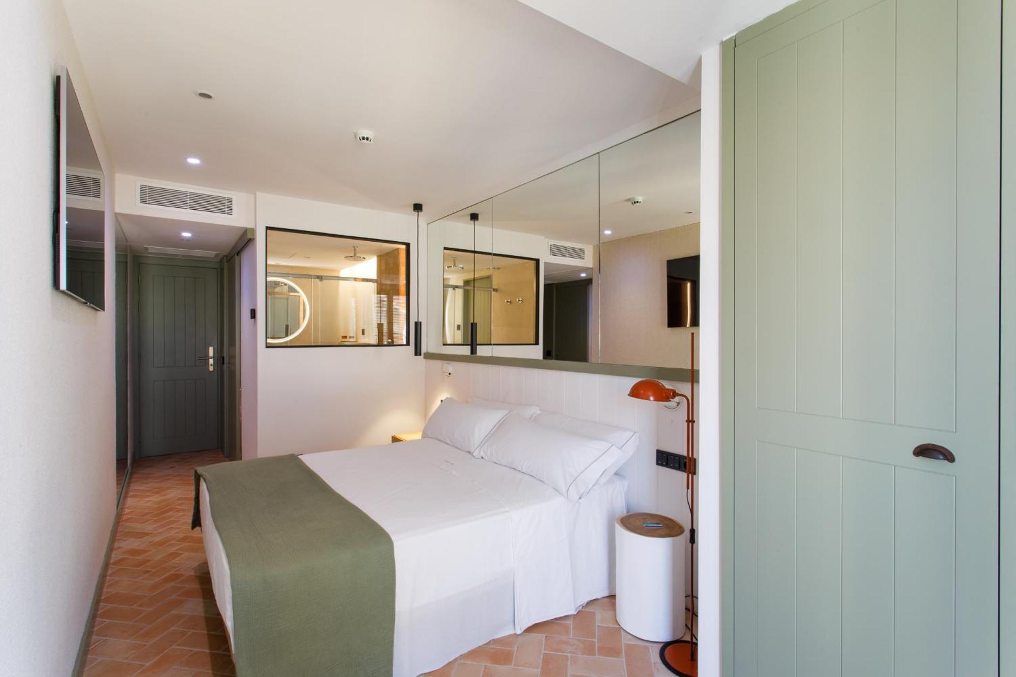 Double Room,1602964129:JPEG