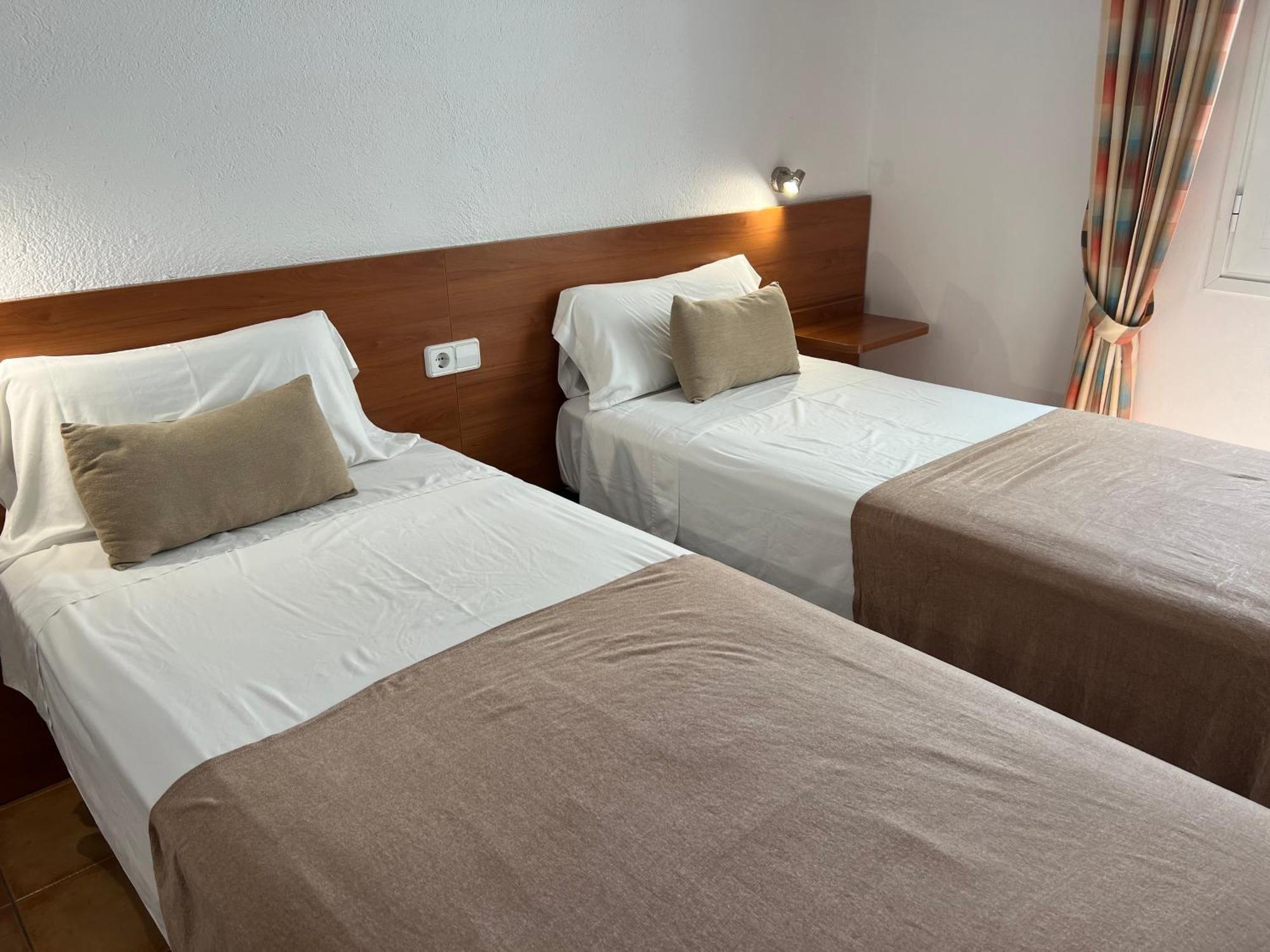Twin Room,1604777079:JPEG