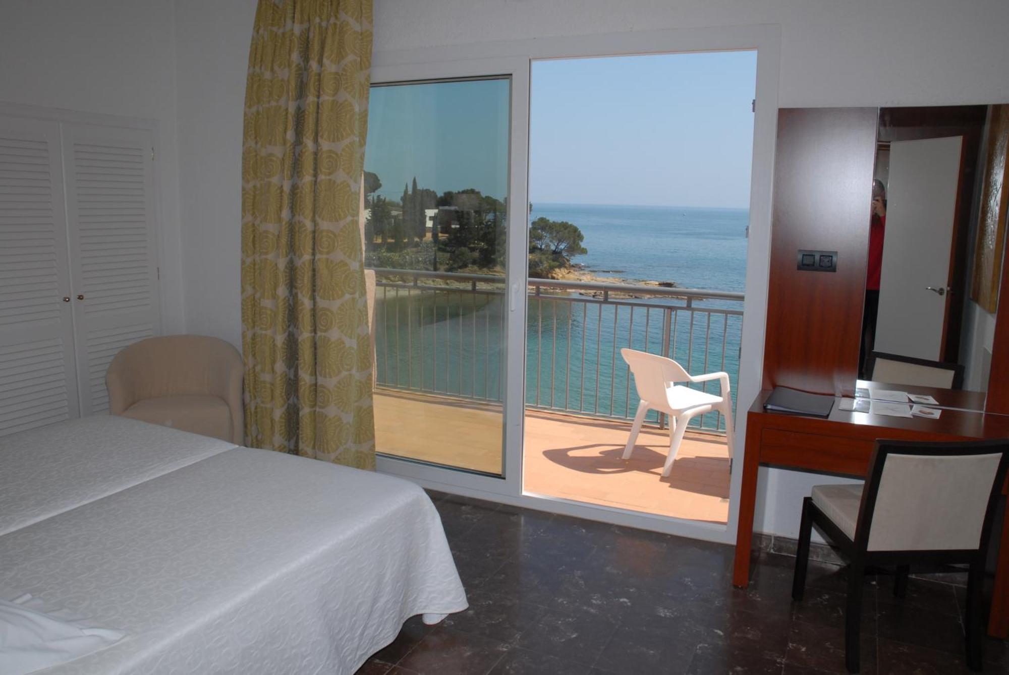 Double Room with Balcony and Sea View,1758532657:JPEG