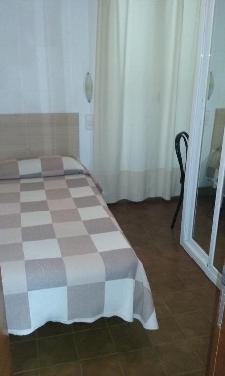 Single Room,244378965:JPEG