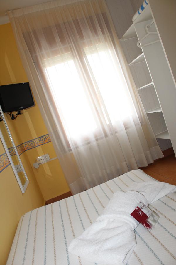 Single Room,664270749:JPEG