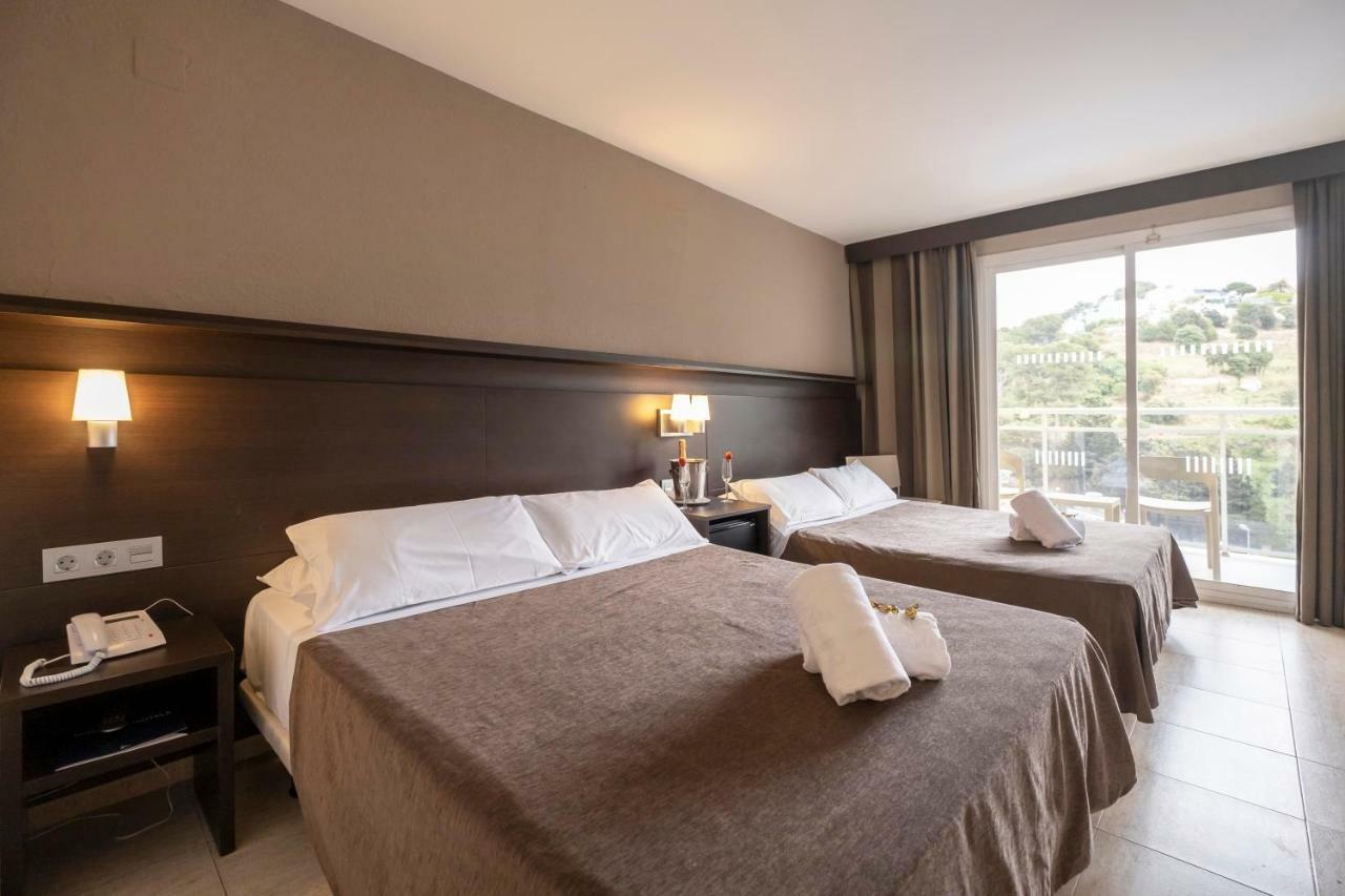 Double Room with Extra Bed (2 adults + 2 children),1207877716:JPEG
