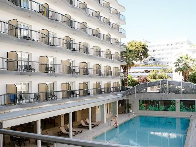Hotels nahe Strand Cala Boadella