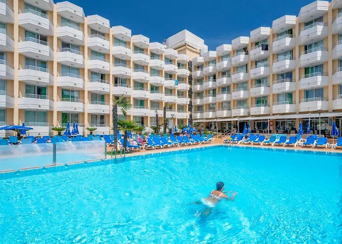 Hotels nahe Strand Cala Canyelles